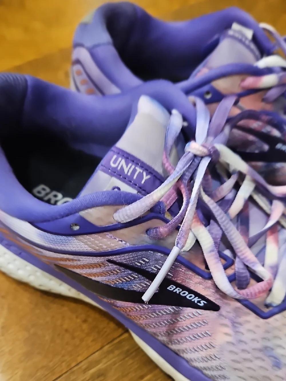 Brooks Unity Together Shoes - Picture 3 of 9